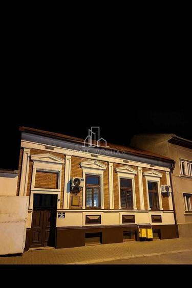 Cladire Birouri 200 Mp De Vanzare, Str Mihail Kogalniceanu,  Central - 1