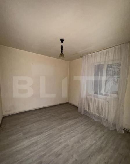 Apartament de vanzare, cu 3 camere, 43 mp, zona Dacia - 9