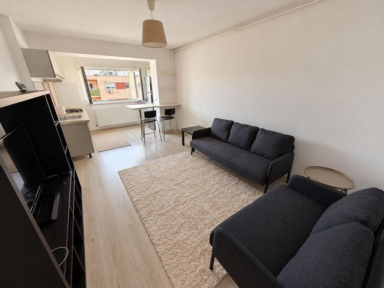 Apartament cu 2 camere semidecomandat, mobilat în Titan