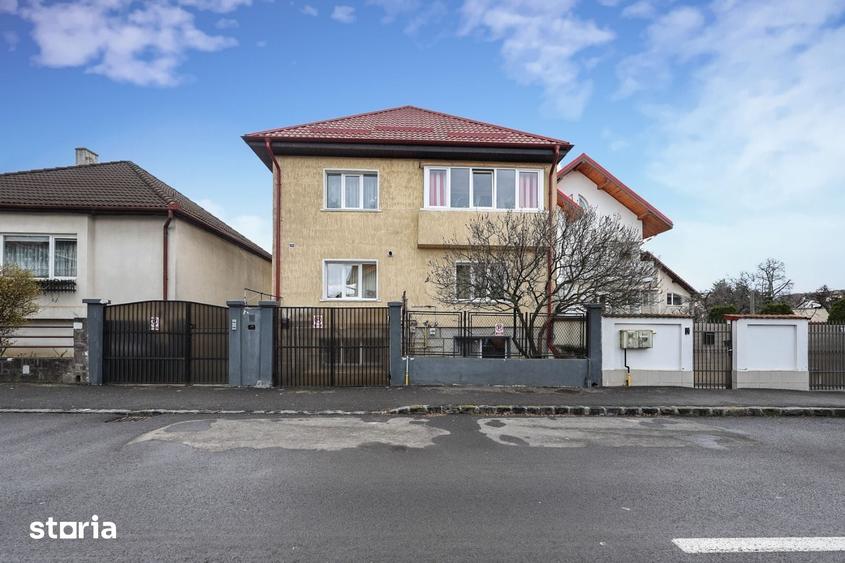 Apartament cu 3 camere decomandat în Centrul Istoric