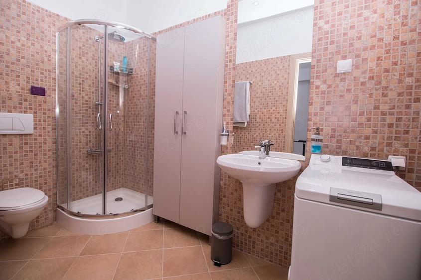 Apartament cu 3 camere semidecomandat, mobilat în Sud