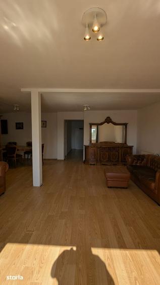 Apartament cu 3 camere în Vitan