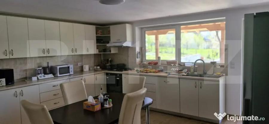 Casă cu 2 camere cu Teren 1000 Mp în Central