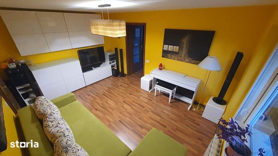 Apartament cu 3 camere semidecomandat în Astra