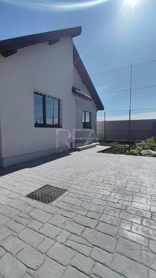 Casă individuală cu 4 camere cu Teren 420 Mp în Domnești