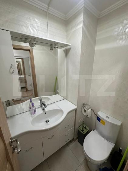 Apartament cu 3 camere decomandat, mobilat în Rovine