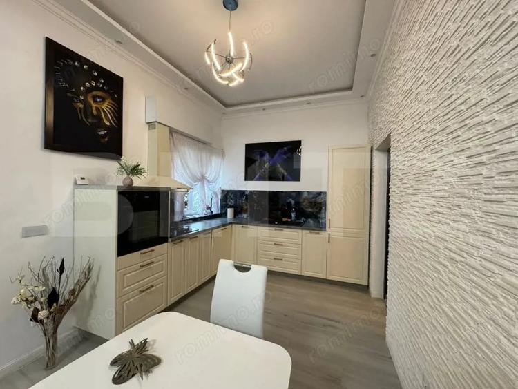 Apartament cu 3 camere decomandat, mobilat în Central
