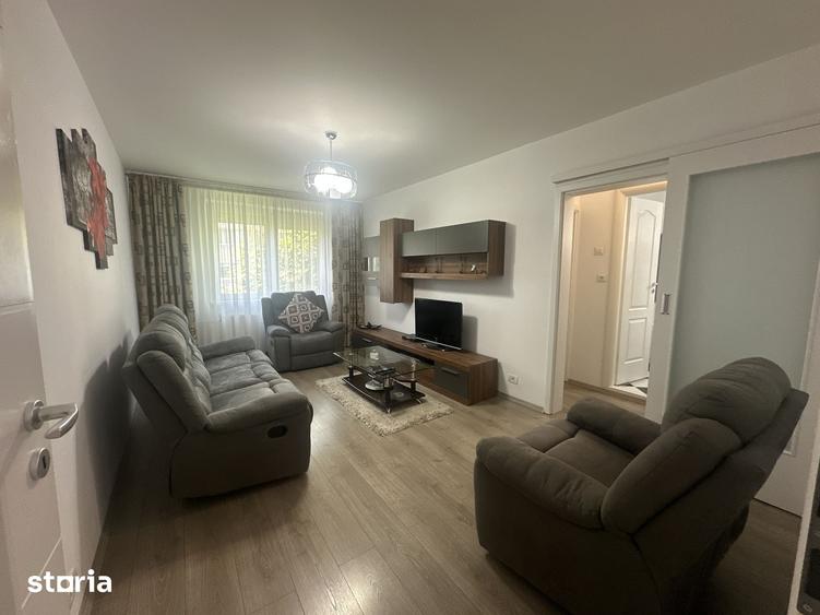 Apartament cu 4 camere în Berceni