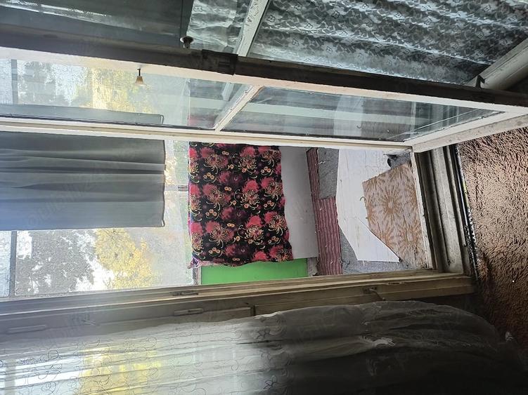Apartament cu 3 camere semidecomandat în Balta Albă
