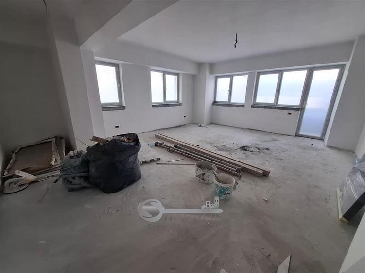 Penthouse cu 2 camere decomandat în Galata