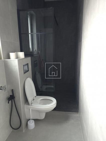 Casă cu 5 camere cu Canalizare în Cristian