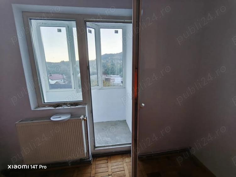 Apartament cu 3 camere semidecomandat în Molid