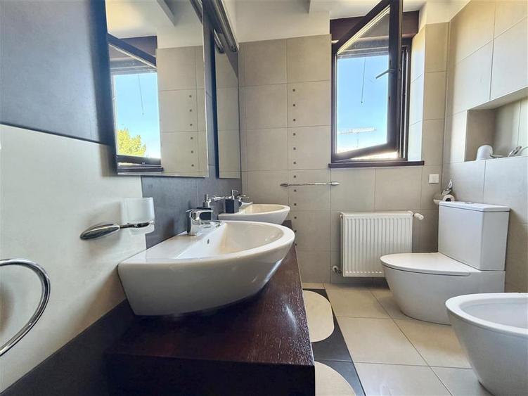Apartament cu 5 camere decomandat, mobilat în Herăstrău