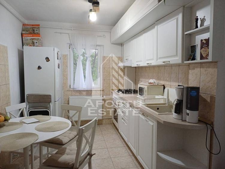 Apartament cu 2 camere semidecomandat, mobilat în Lipovei