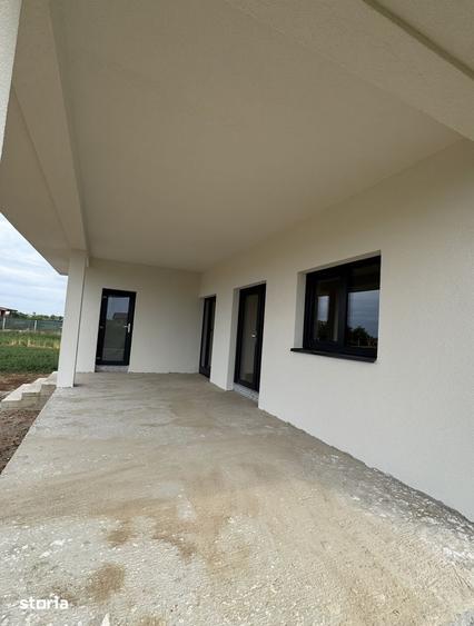 Casă cu 4 camere cu Teren 605 Mp în Girișu de Criș