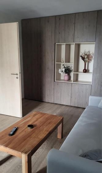 Apartament cu 2 camere decomandat, mobilat în Tractorul