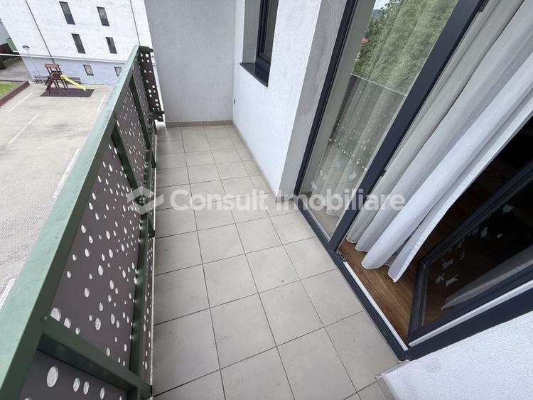 Apartament cu 3 camere semidecomandat, mobilat în Central