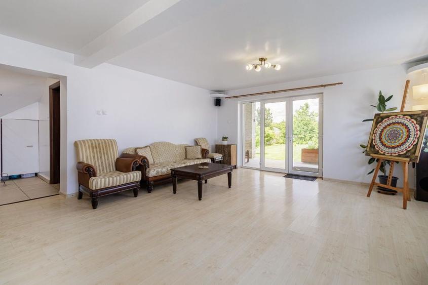 Casă cu 5 camere cu Teren 2253 Mp în Tâncăbești