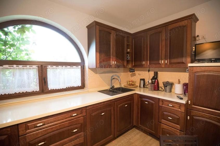Casă cu 8 camere cu Teren 2130 Mp în Nistorești