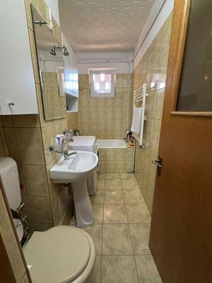 Apartament cu 2 camere, mobilat în Războieni