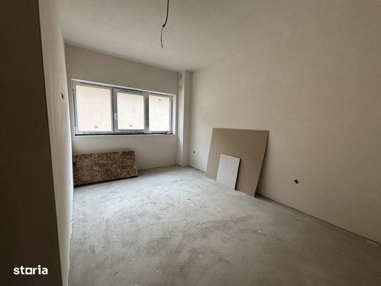 Casă cu 4 camere în Dâmbul Rotund