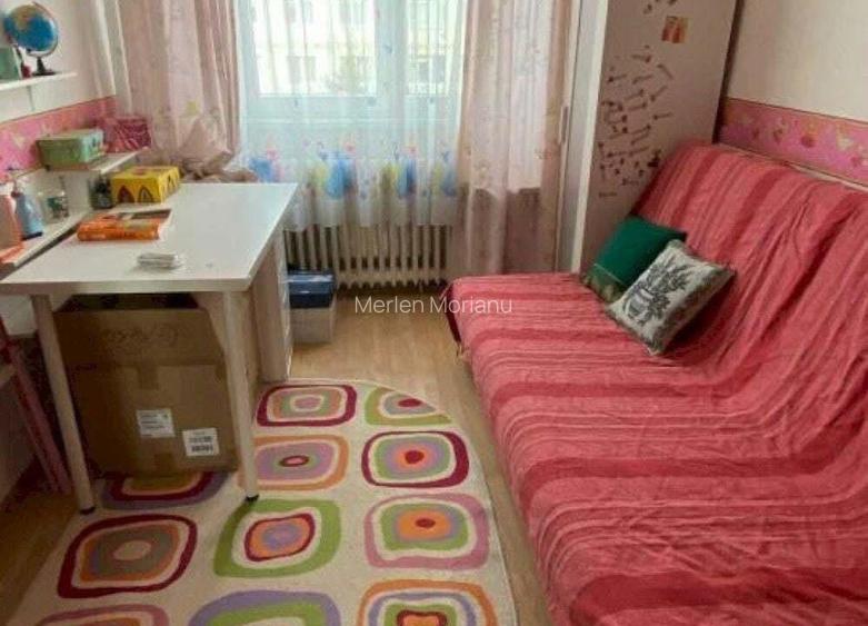 Vanzare Apartament 4 camere cu Centrala, boxa, 2 bai in 1 Decembrie, Scoala 116