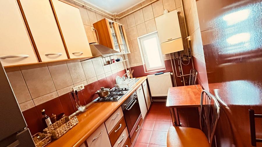 Parcul Carol . Budapesta .  2 CAMERE  = garsoniera dubla / suprafata 50 mp - 4