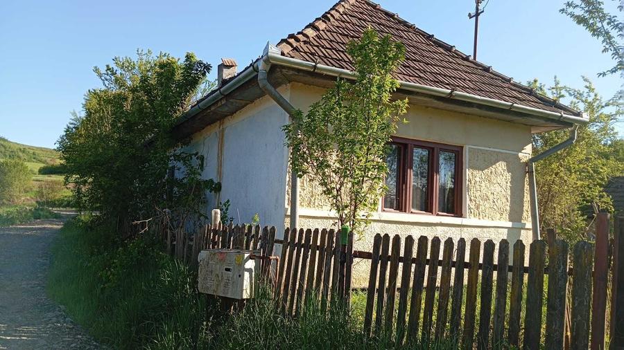 De vanzare casa si teren generos in localitatea Teleac, judetul Mures! - 1