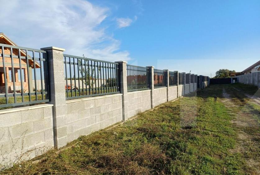 Teren Intravilan Imprejmuit in Sanmihaiu German - 3