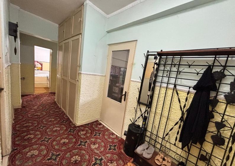 Apartament 3 camere / Decomandat / 70 m2 / Etaj 3 / Proprietar - 15