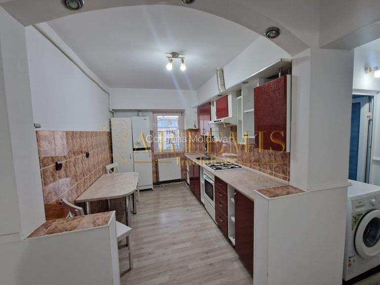 Apartament de 2  camere, decomandat,56 mp., zona Independentei.