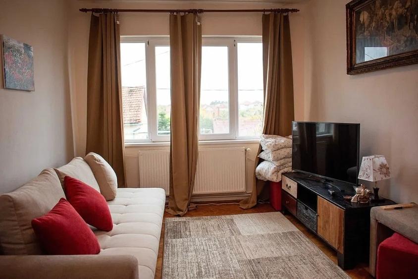 Casă spațioasă cu 6 camere și teren generos de vânzare în Buziaș- 732 - 1