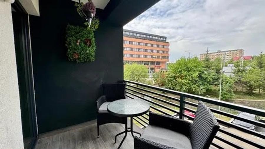 Apartament cu 2 camere semidecomandat, mobilat în Tătărași