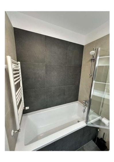 Apartament cu 3 camere semidecomandat, mobilat în Timpuri Noi