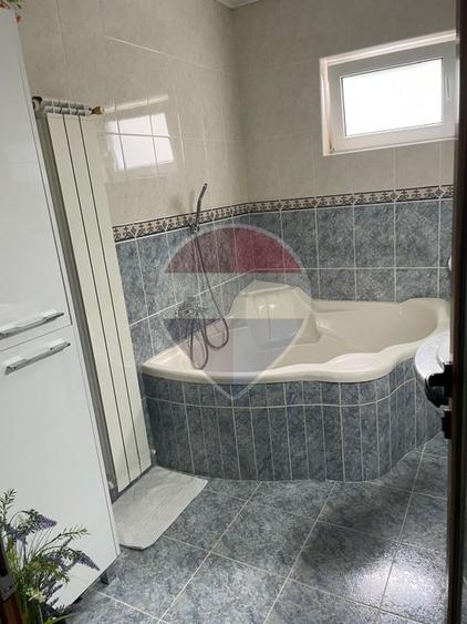 Casă individuală cu 3 camere cu Teren 1169 Mp în Rona de Jos