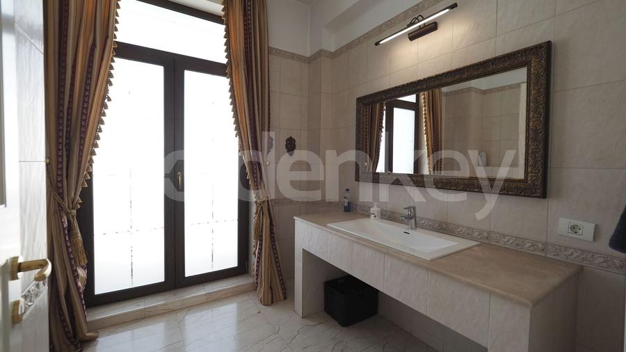 Vila cu finisaje moderne in complex rezidential - 18