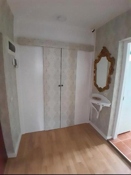 Apartament cu 3 Camere Semidecomandate Zona Zamca - 4