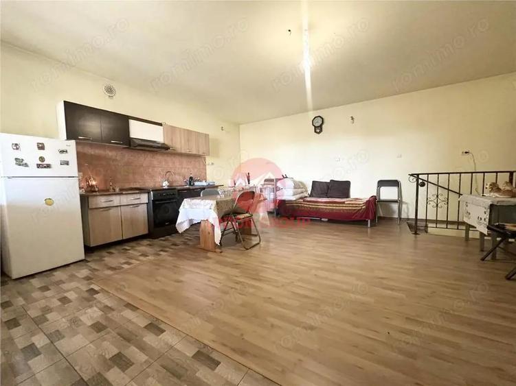 Casa S+P+1E cu Teren de 854 mp, Pretabila pentru Doua Familii - 1