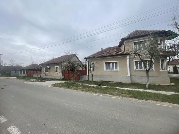 Casa de vanzare la drumul national, 2 pozitii, 2 CF-uri - 5
