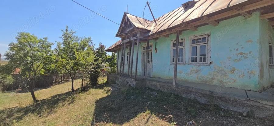 Casa batraneasca cu teren - 2