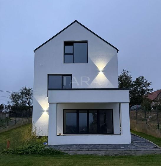 Casă modernă cu priveliște spectaculoasă în Feleacu - 1