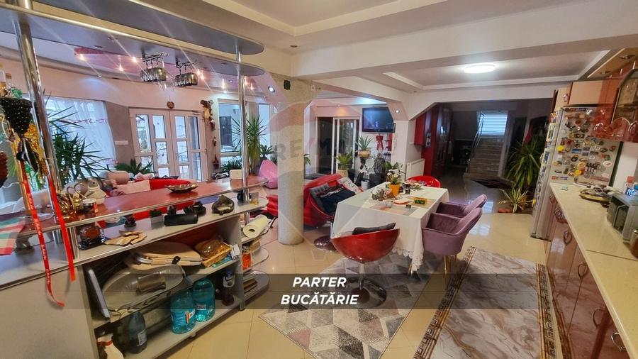 Casă / Vilă cu 10 camere de vânzare în SIGHETUL MARMATIEI zona Central - 53