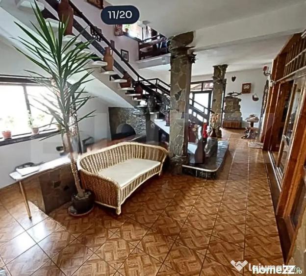 Casă cu 5 camere cu Teren 3000 Mp în Central