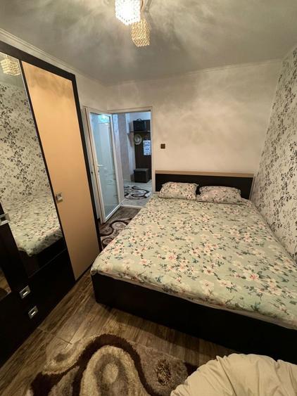 De vanzare apartament cu 3 camere decomandat - 1