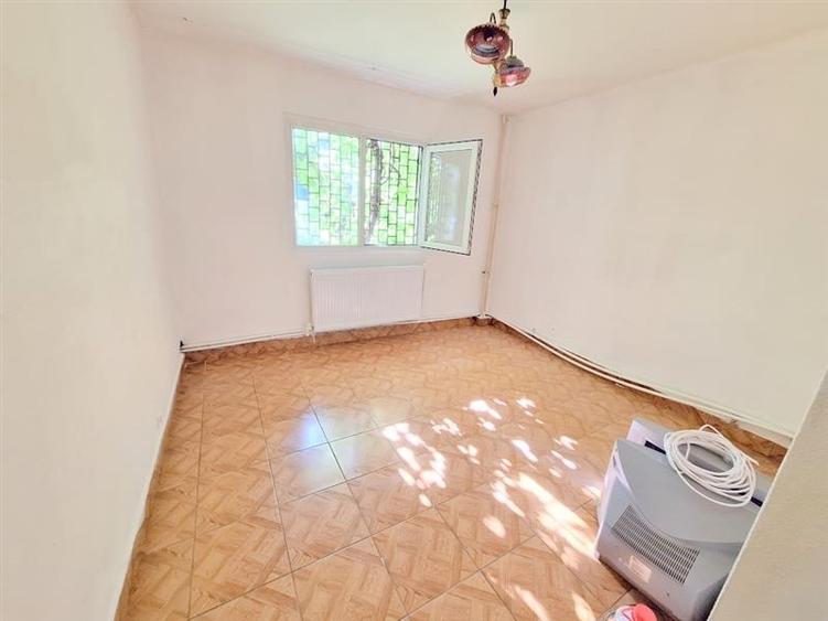 Apartament 3 decomandate, 2 bai, zona Narcisa - 6