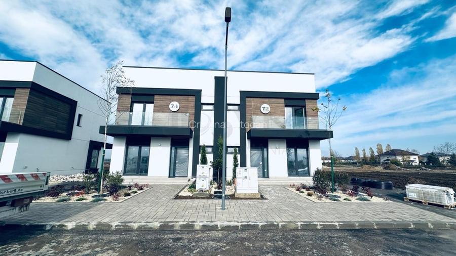 REV2005335 Vila cu panouri solare in complex rezidential