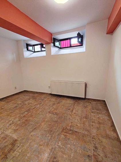 Vand Apartament la demisol cu 2 camere Zona Centrala! - 2