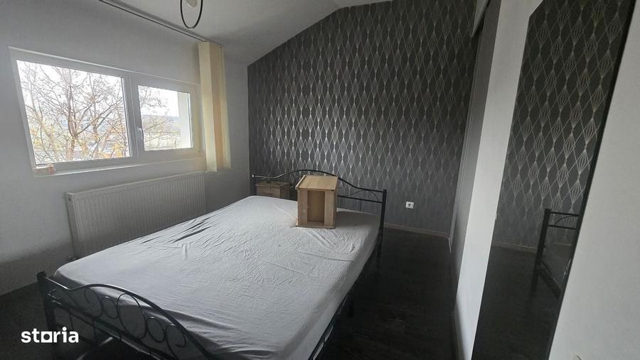 Casă cu 3 camere în Breazu