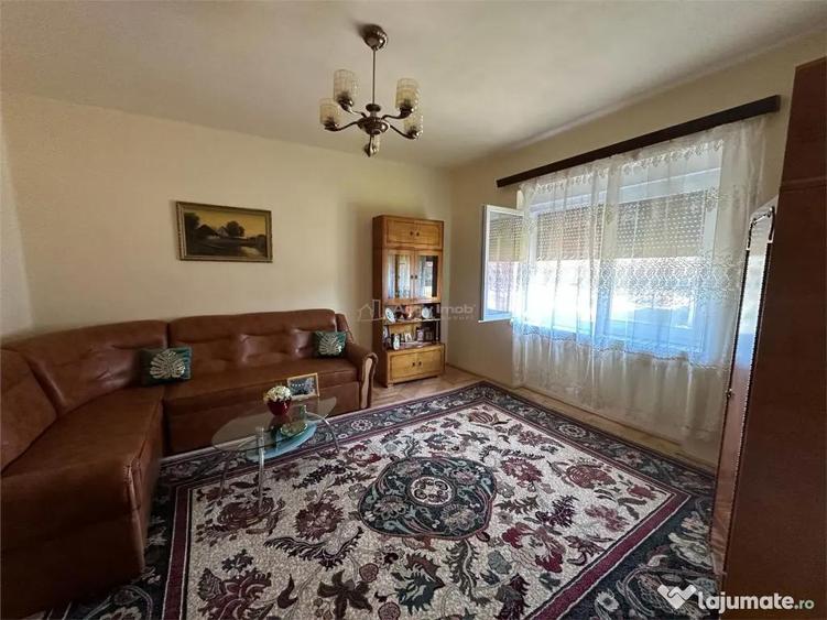 Casa Solida, pentru Familie extinsa, cu Gradina si Teren, D - 17