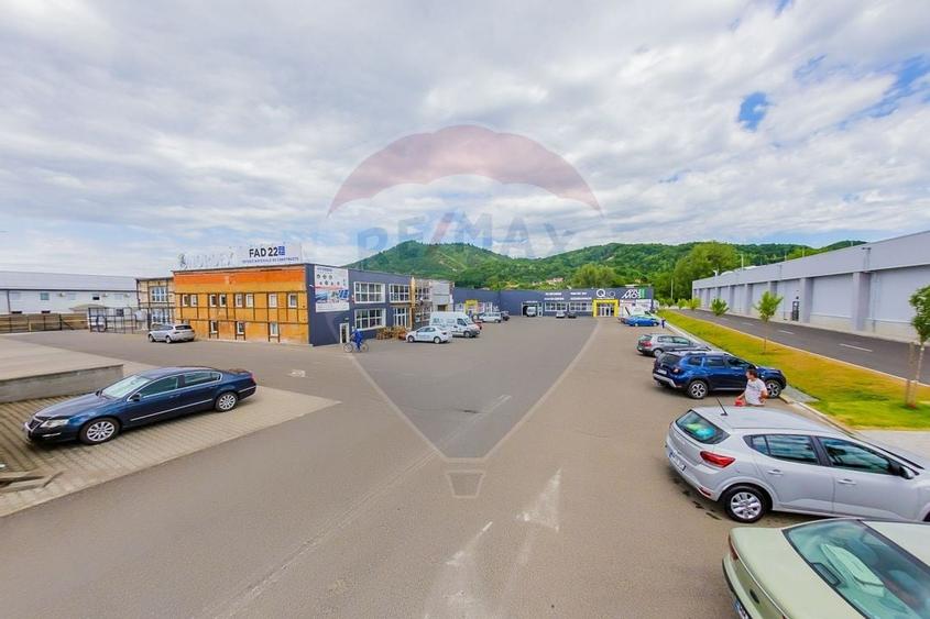 LUX! De inchiriat SPATIU COMERCIAL cu birouri, magazie și acces TIR - 37